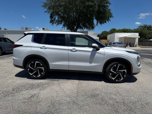 Used 2023 Mitsubishi Outlander SE FWD image 10