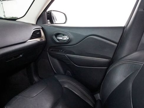 Used 2016 Jeep Cherokee Limited AWD/4WD image 7