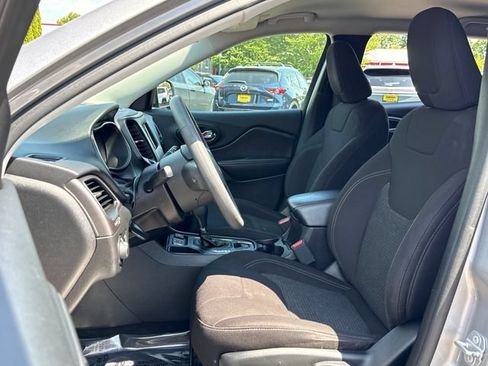 Used 2020 Jeep Cherokee Latitude FWD image 18