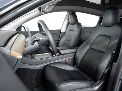 Used 2022 Tesla Model Y Performance image 15