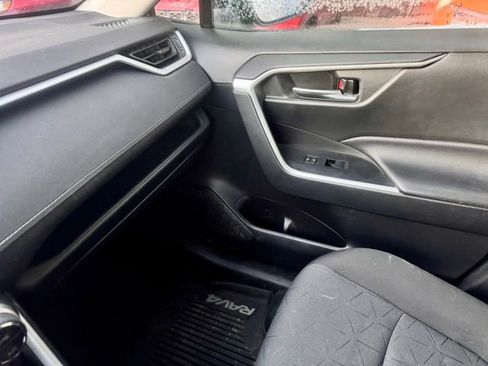 Used 2020 Toyota RAV4 XLE image 15