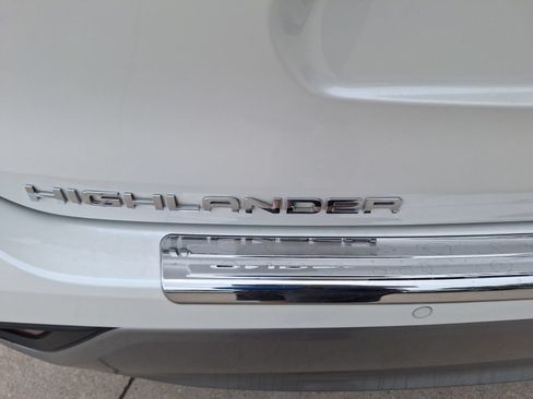 Used 2021 Toyota Highlander Platinum FWD image 13