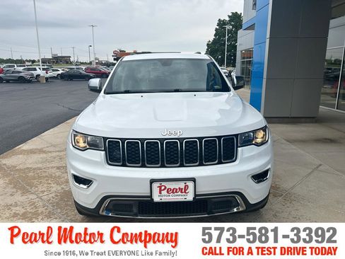 Used 2019 Jeep Grand Cherokee Limited AWD/4WD image 2