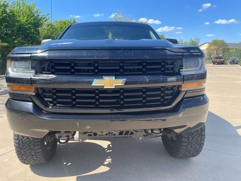 Used 2018 Chevrolet Silverado 1500 Custom w/ Trailering Package image 2