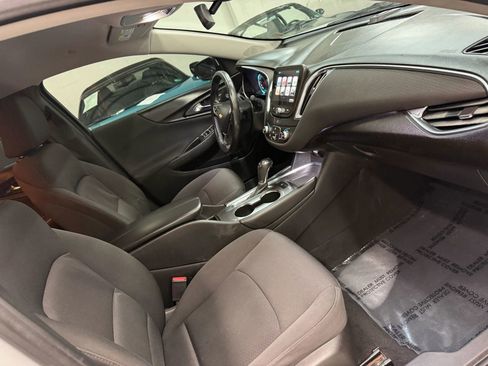 Used 2018 Chevrolet Malibu LT image 23