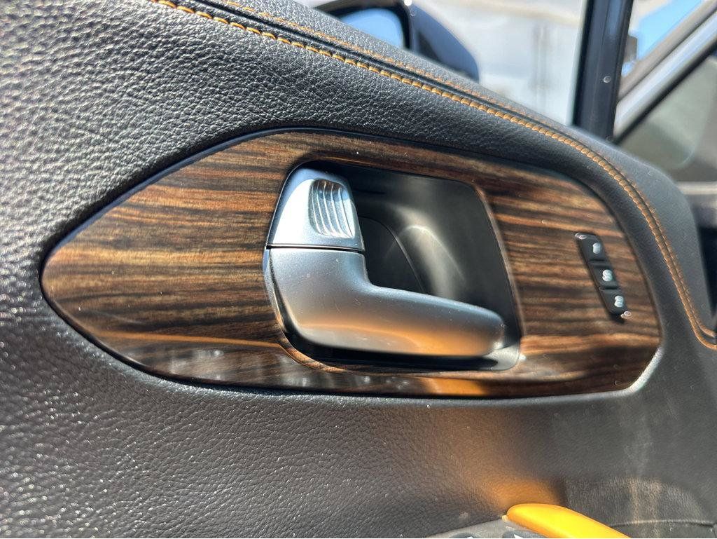 Used 2023 Chrysler Pacifica Pinnacle FWD image 34