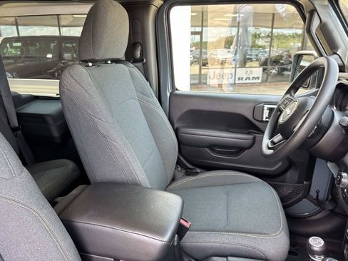 Used 2025 Jeep Wrangler Sport AWD/4WD image 10