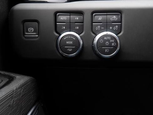 Used 2025 GMC Sierra 2500 AT4X image 18