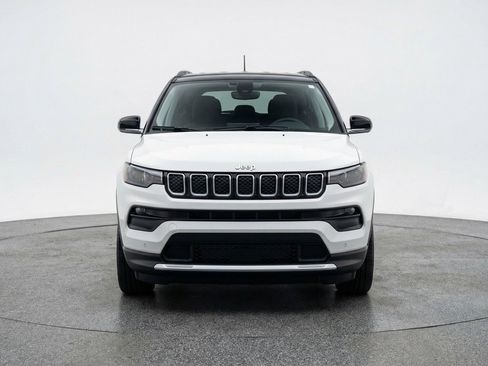 Used 2025 Jeep Compass Limited AWD/4WD image 2