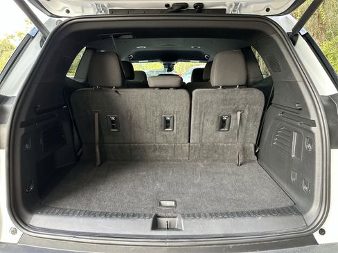 Used 2025 GMC Acadia Elevation image 19