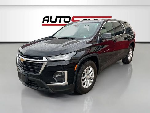 Used 2023 Chevrolet Traverse LS AWD/4WD image 3