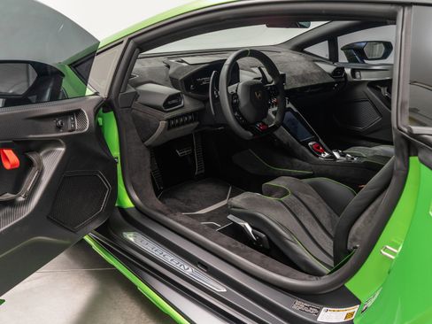 Used 2024 Lamborghini Huracan Sterrato image 22