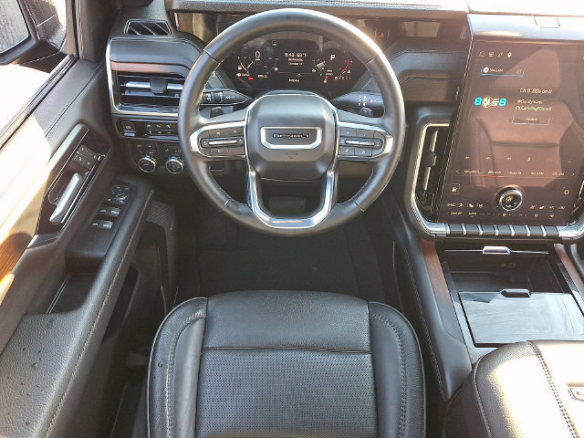 Used 2025 GMC Yukon XL Denali AWD/4WD image 3