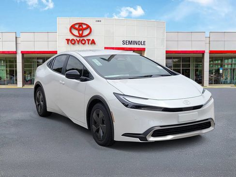 New 2026 Toyota Prius Plug-In Hybrid FWD image 2