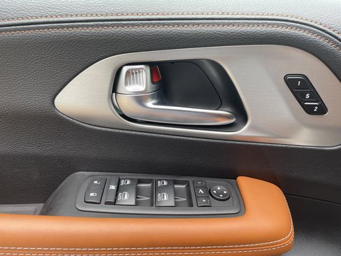 New 2026 Chrysler Pacifica Pinnacle image 10