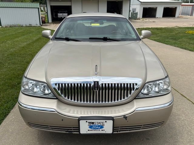 Used 2006 Lincoln Town Car Signature Limited RWD image 2