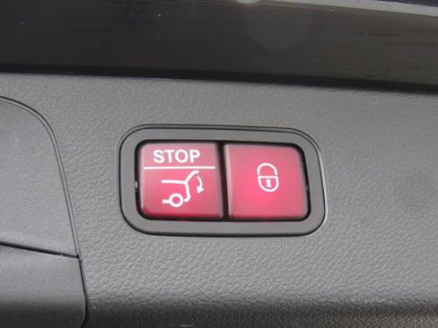 Used 2022 Mercedes-Benz GLC 300 4MATIC image 23