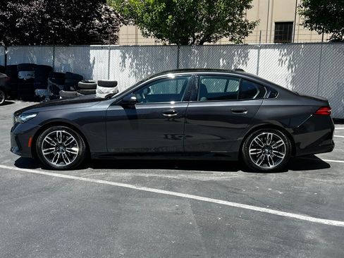 Used 2026 BMW 530i xDrive w/ M Sport Package AWD/4WD image 4