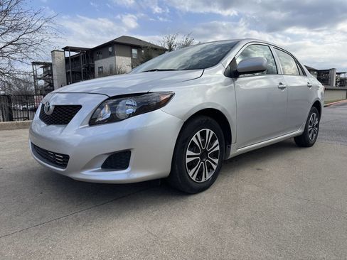 Used 2010 Toyota Corolla LE image 1