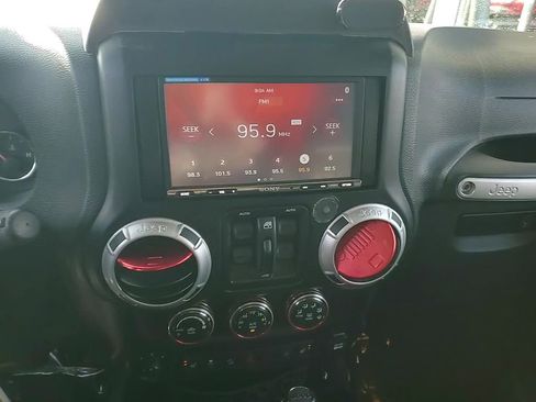 Used 2015 Jeep Wrangler Unlimited Sahara w/ Connectivity Group image 19