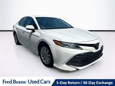 Used 2018 Toyota Camry LE FWD image 1