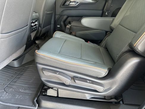 New 2026 GMC Yukon XL AT4 w/ AT4 Premium Plus Package AWD/4WD image 38