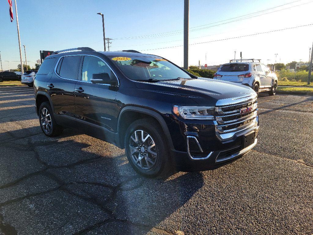 Used 2021 GMC Acadia SLE w/ Driver Convenience Package FWD image 4