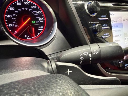 Used 2020 Toyota Camry XSE image 36