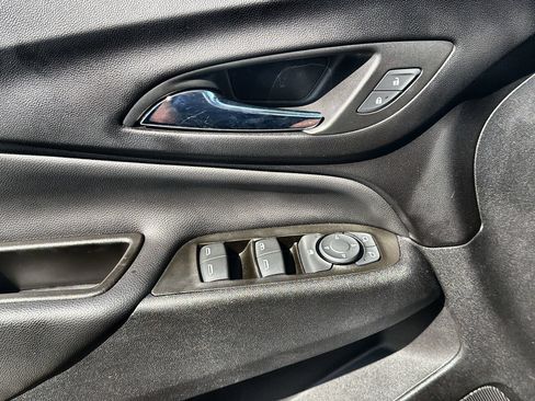 Used 2023 Chevrolet Equinox LT FWD image 13