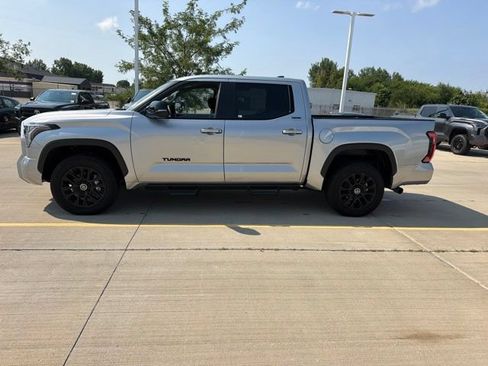 Used 2024 Toyota Tundra Limited AWD/4WD image 4