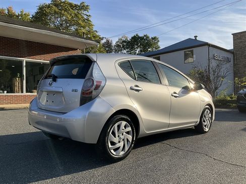 Used 2014 Toyota Prius C Two image 5