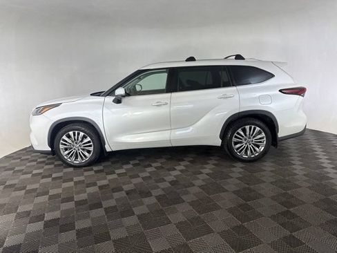 Used 2024 Toyota Highlander Platinum AWD/4WD image 8