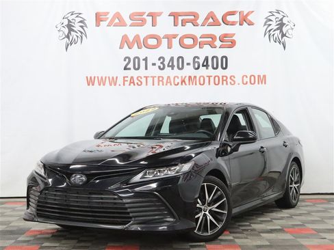 Used 2022 Toyota Camry XLE AWD/4WD image 1