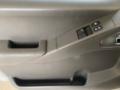 Used 2009 Nissan Frontier SE w/ Power Pkg RWD image 10