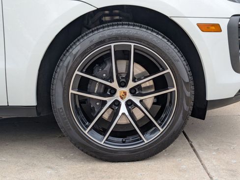 Certified 2024 Porsche Macan AWD/4WD image 28