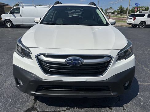 Used 2020 Subaru Outback Premium image 4