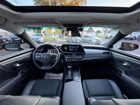 Used 2022 Lexus ES 350 w/ Premium Package image 2