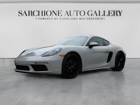Used 2025 Porsche 718 Cayman RWD image 4