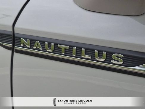 Used 2022 Lincoln Nautilus Reserve AWD/4WD image 10