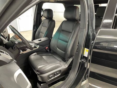 Used 2014 Ford Explorer XLT w/ Equipment Group 202A AWD/4WD image 10