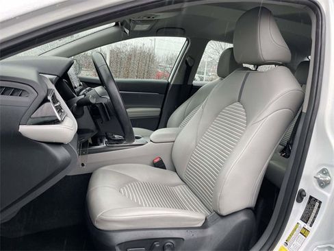 Used 2023 Toyota Camry SE image 19