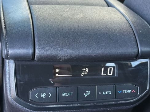 Used 2025 Toyota Highlander XSE AWD/4WD image 24