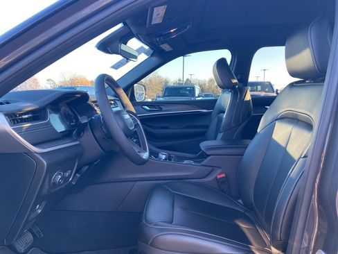 New 2025 Jeep Grand Cherokee Limited image 11