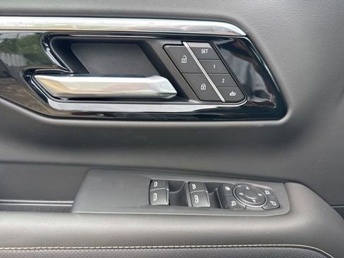 New 2025 Chevrolet Suburban Premier image 35