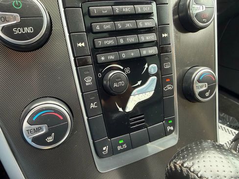 Used 2011 Volvo XC60 T6 R-Design w/ Convenience Pkg image 19