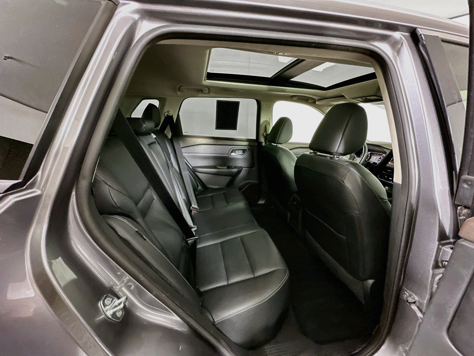 Used 2023 Nissan Rogue SL AWD/4WD image 30