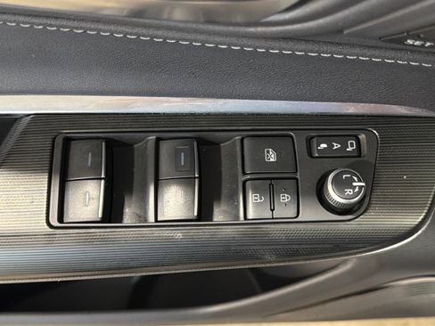 Used 2023 Toyota Venza Limited AWD/4WD image 16