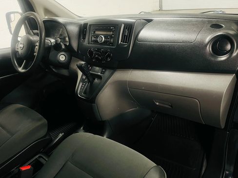 Used 2015 Nissan NV200 SV image 24