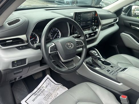 Used 2022 Toyota Highlander XLE image 13