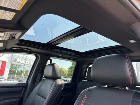 Used 2021 Nissan Titan PRO-4X w/ Pro-4x Convenience Package AWD/4WD image 12